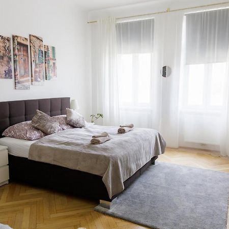 Moonlight Apartment With Porch Near Schoenbrunn And Westbahnhof Bécs Kültér fotó