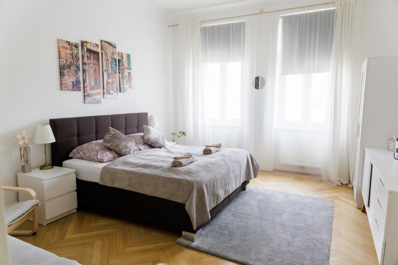 Moonlight Apartment With Porch Near Schoenbrunn And Westbahnhof Bécs Kültér fotó