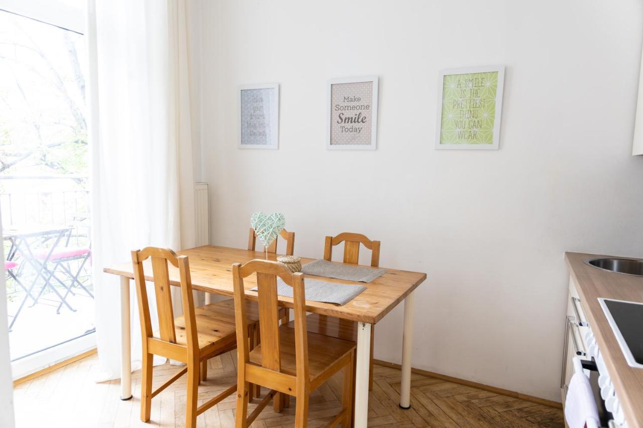 Moonlight Apartment With Porch Near Schoenbrunn And Westbahnhof Bécs Kültér fotó